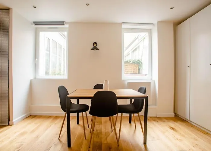 Quiet Apartment, Lively Area,Next To Eiffel Tower.